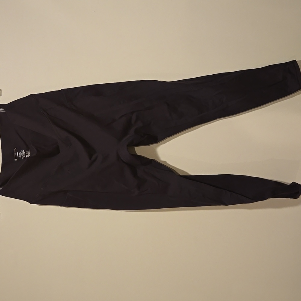 BuffBunny Collection Black Cropped 26” High Waist Leggings Size Large Pockets